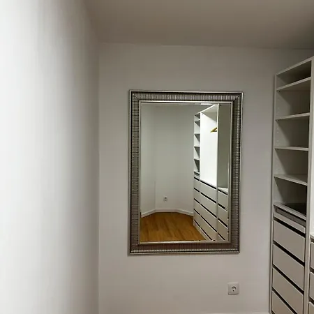 Flat 1 Apartment *