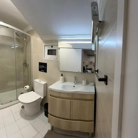 Flat 1 Apartment *