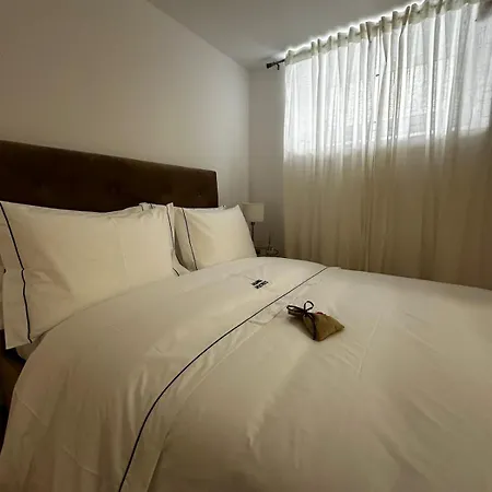 Flat 1 Apartment *